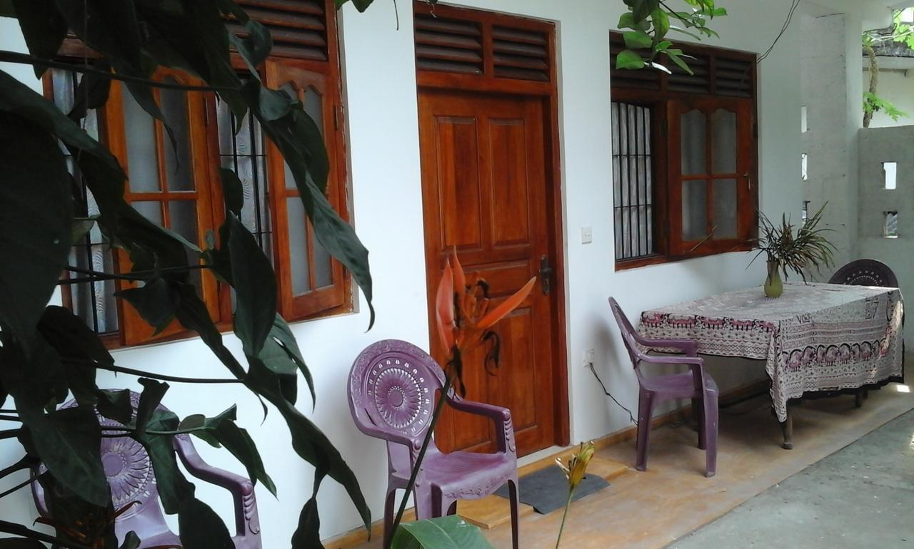 Ameesha Guesthouse Unawatuna Esterno foto